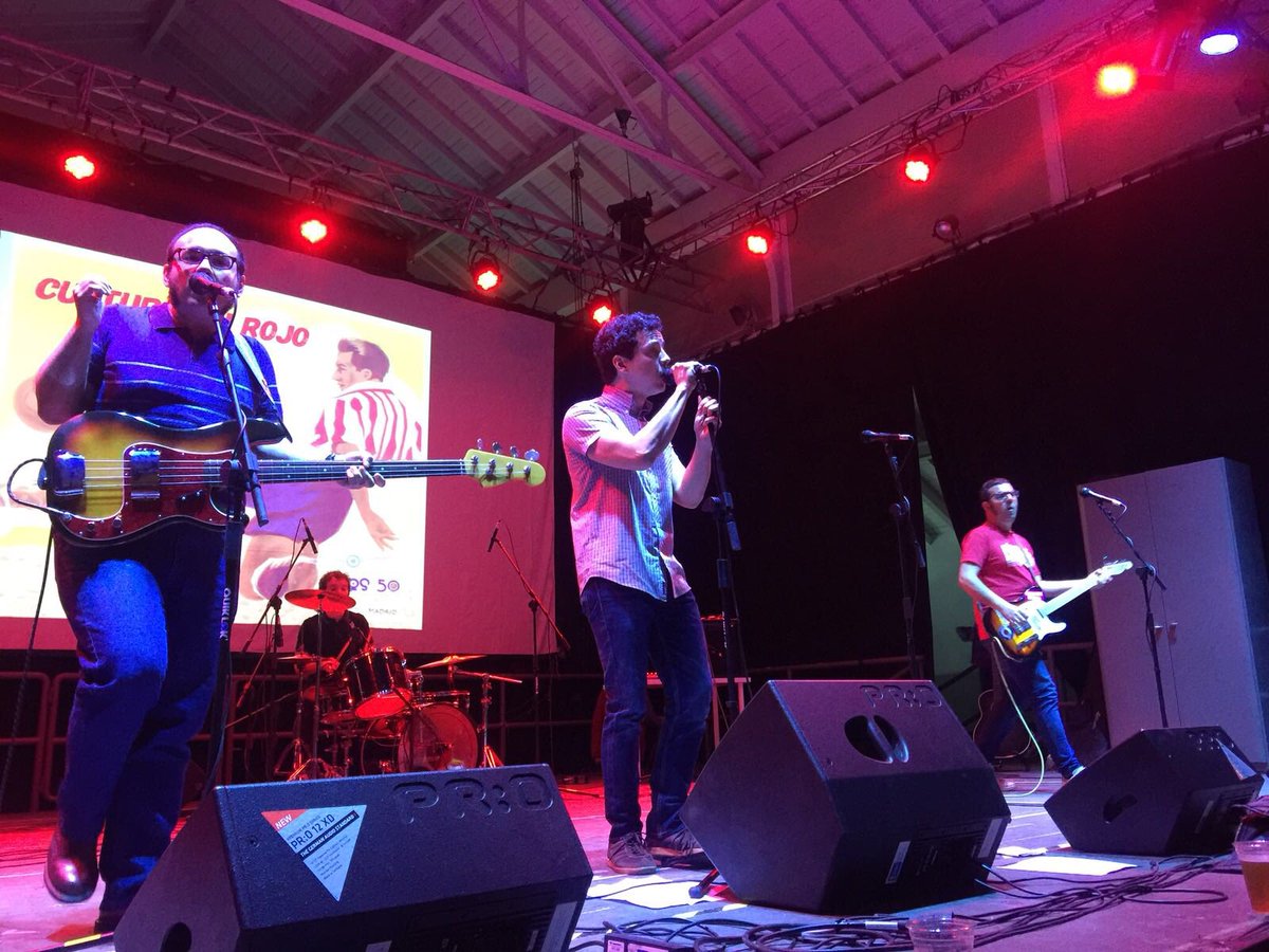 Los Disparos en acción!! 
Foto de <a href="/Monicaalacontra/">Mónica a la contra</a> 

<a href="/EnRojoBlanco/">CulturaEnRojoyBlanco</a> #Mods #modrevival #losdisparos #live #thisisthemodernworld