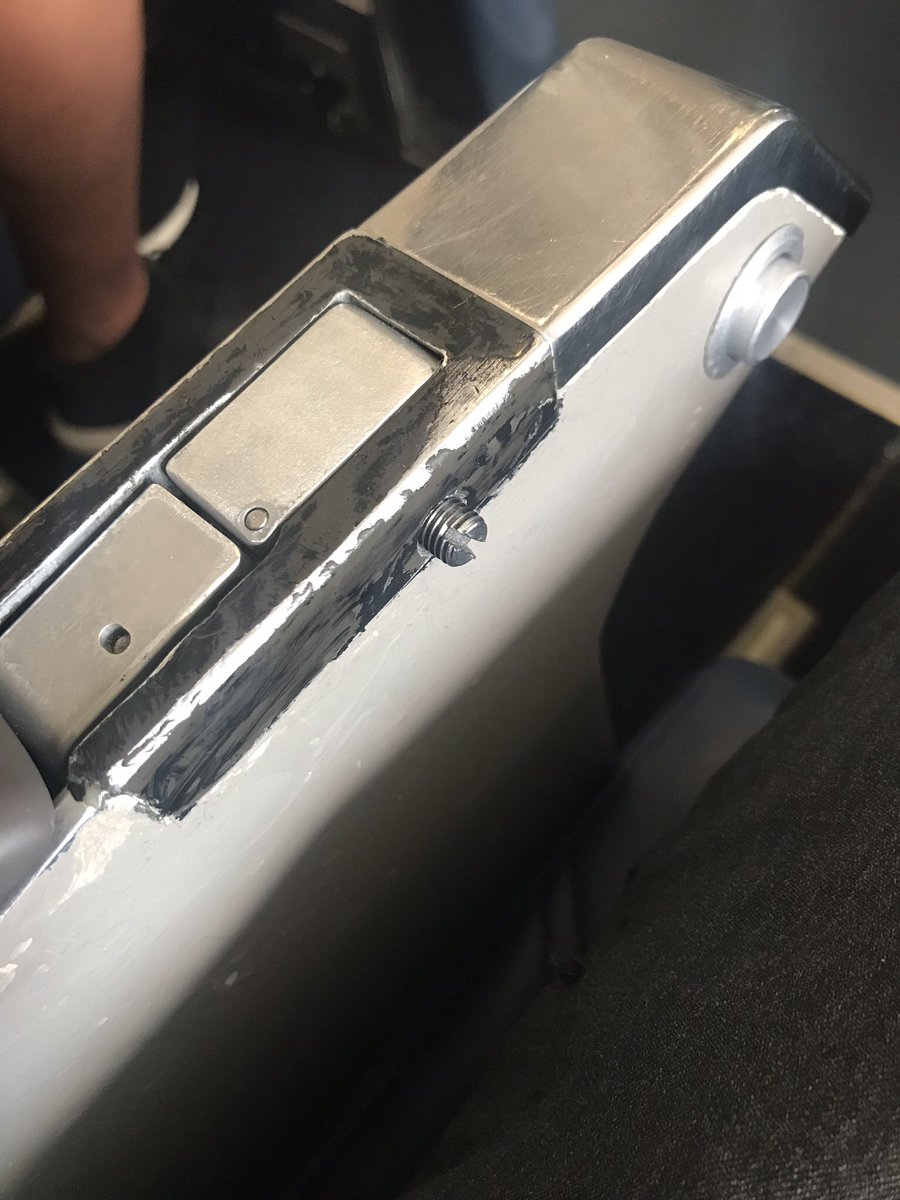PdubbM's tweet photo. @Delta torn pant leg on very sharp exposed armrest screw this morning on flight 5417. How do we rectify? Medallion #9352828033 https://t.co/S96SVPkN6M