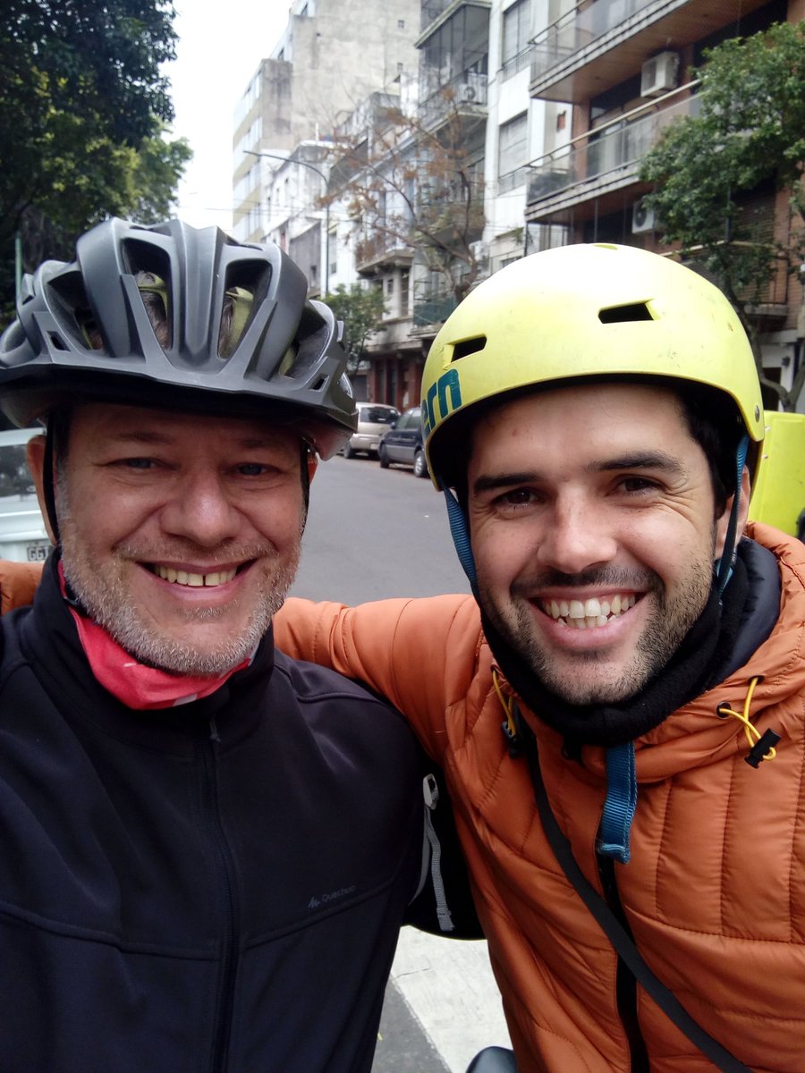 RikyMildiner's tweet photo. Te pensás qué tengo un imán? Qué es casualidad? 🎉 Nooooo... Te Lo Digo Siempre!! Es Que En Bici 🚲 Te Encontrás Con Los Mejores !!! Hoy Nacho de @ar_ViaBike !! Con Alegría !! En La Semana del Mundial 🌎🌐⚽ !! @pablolebedinsky @bsasenbici @chicasenbiciba @dzapatillas Subite 💚💡 https://t.co/xzysyc62HY