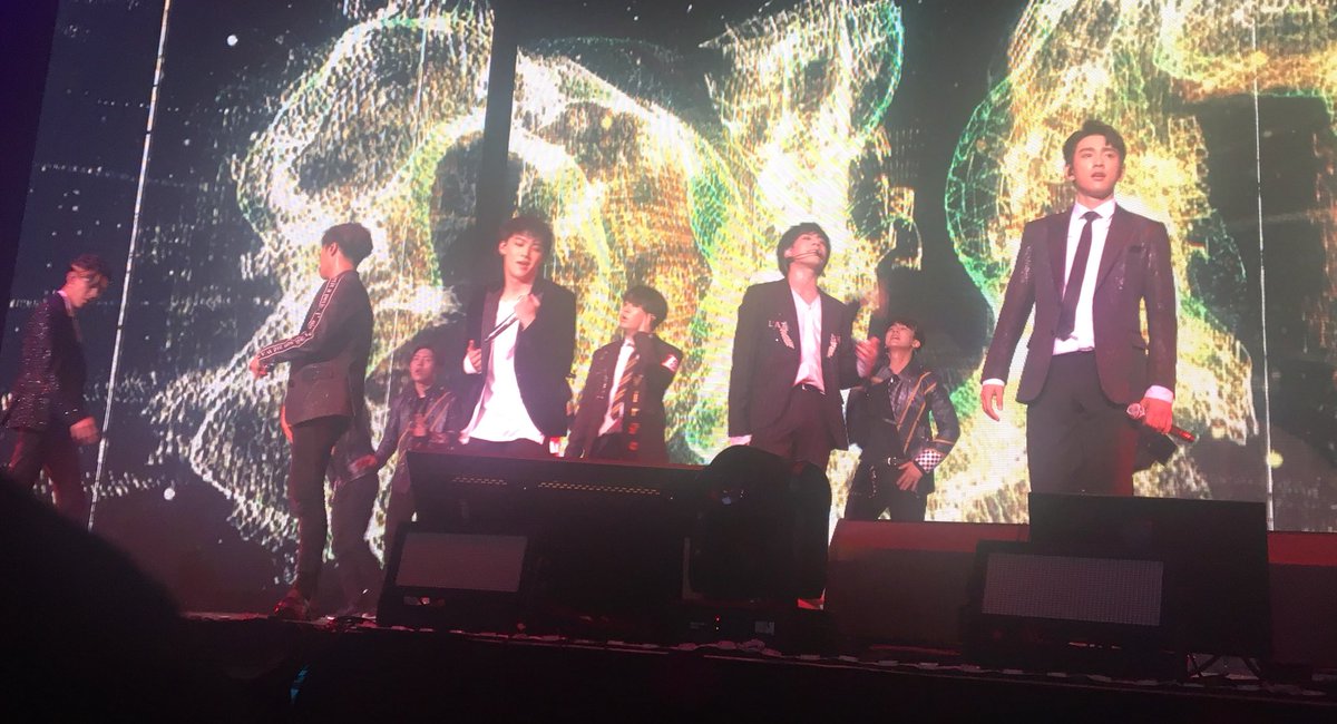 TOPssica's tweet photo. GOT7 in Paris was too good. I can’t even... 😍 https://t.co/mO2MdjqGWJ