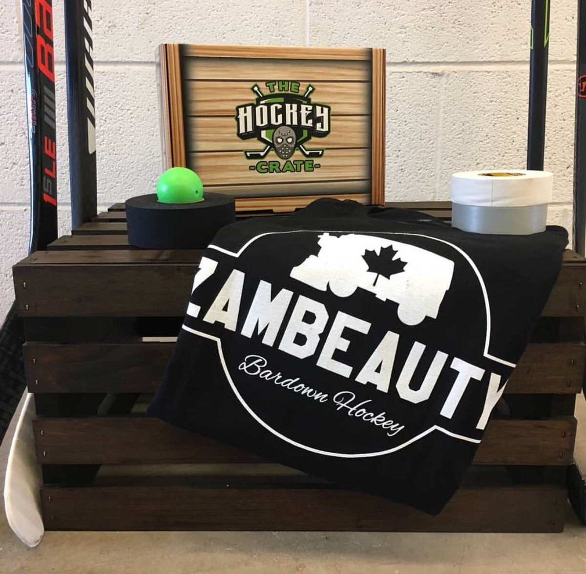 michiganboxco's tweet photo. Subscription box goodness 😊 Designing #packaging for YOUR #brand // #MichiganBox via @hockeycrate #detroit https://t.co/tLDyWidTaa