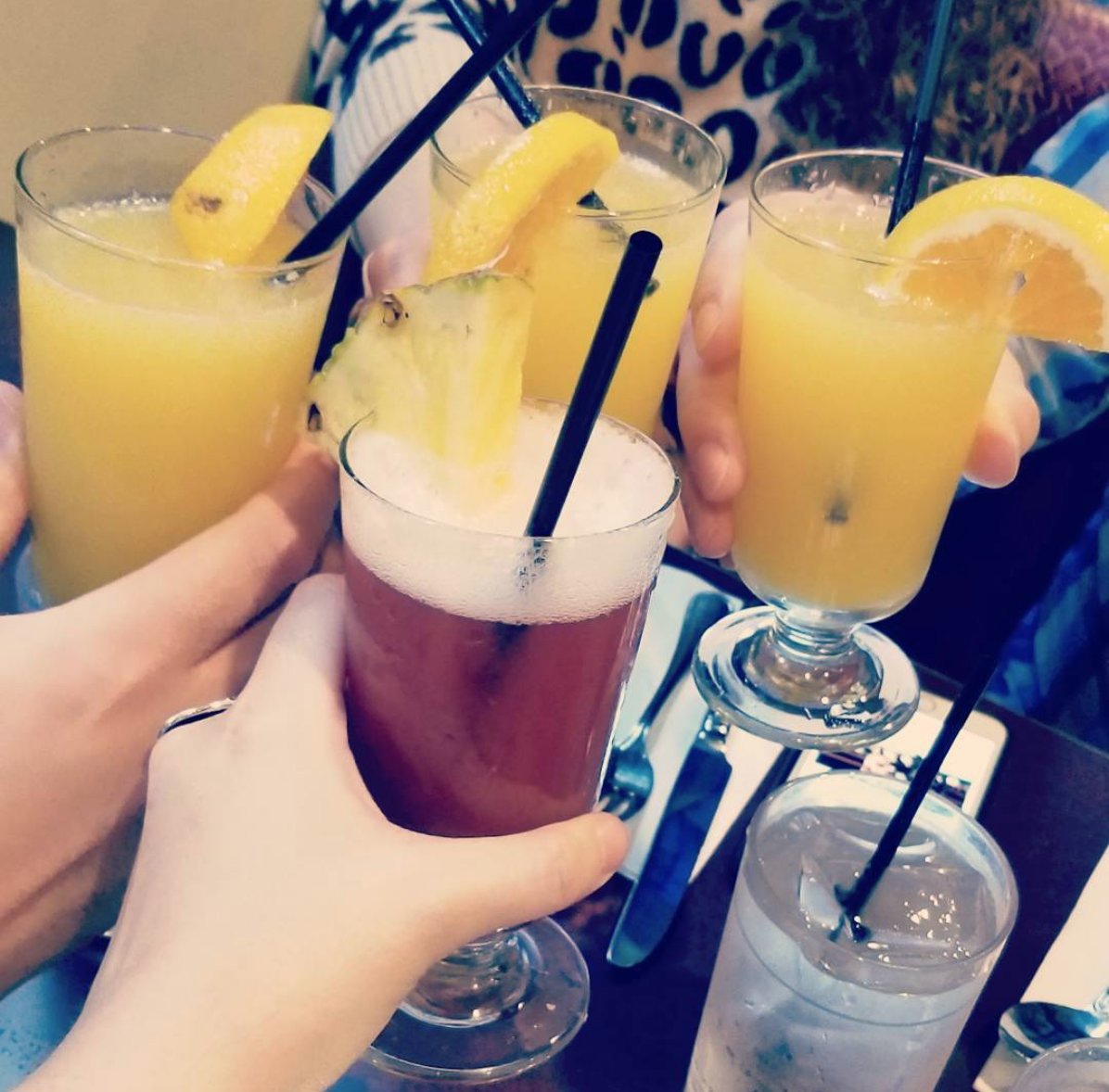 HashHouseChi's tweet image. Easing your way into the week, one half-priced Mimosa at a time. 
📷: Instagrammer brikjali