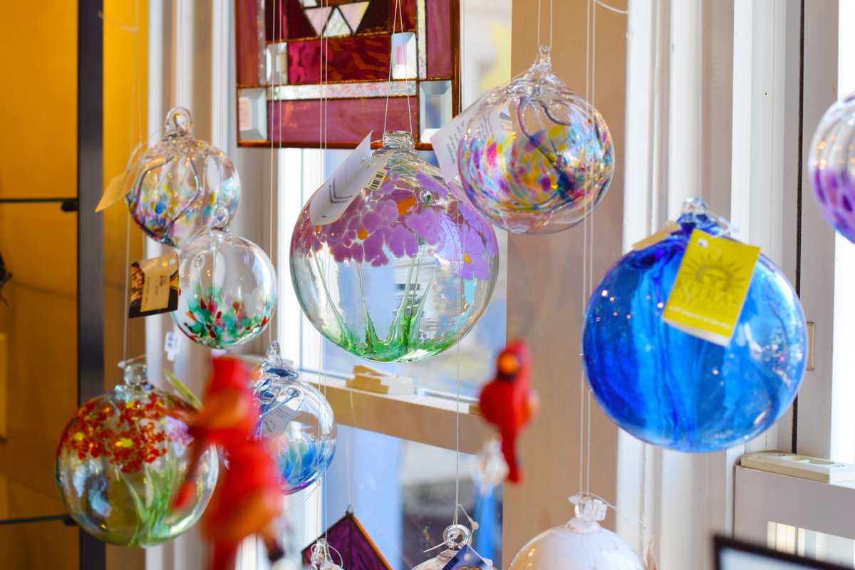 travelbcohio's tweet photo. @SymmetryFF is exactly the kind of boutique you hope to wander into while strolling the streets of a new destination. Shop and admire the unique &amp; whimsical pieces created by 400 different artisans. ✨🍥 https://t.co/0Rk0ZSWDuF https://t.co/PfFKZk8jSE