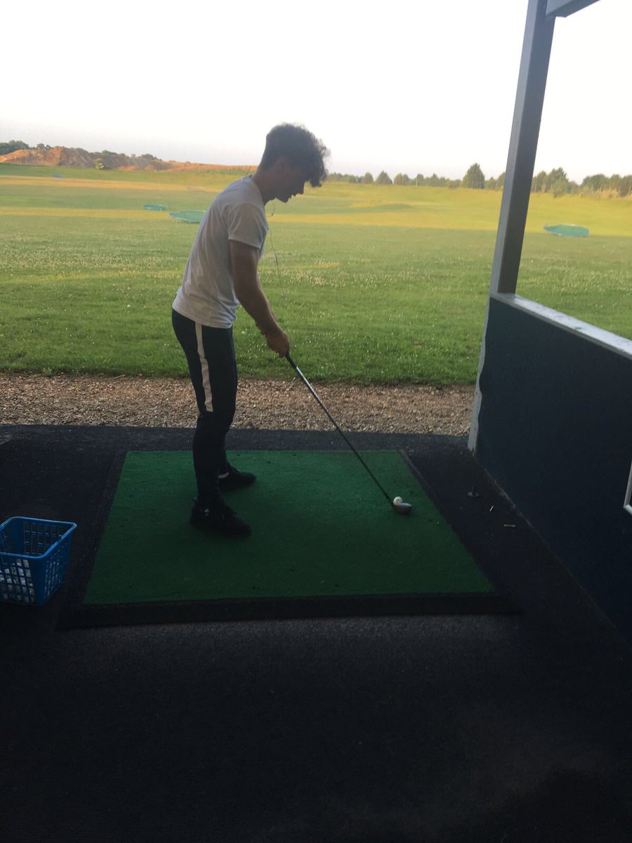 SilsoeYfc's tweet photo. Few pictures from the cookery competition on Sunday and our meeting on Wednesday at the driving range🏌🏼
Well done to Lorna,Max and Emily for coming third on Sunday in the cookery🍔 #yfcfoitbest #silsoeyfc #cookerycompetition #drivingrange https://t.co/mxndr2CTRP