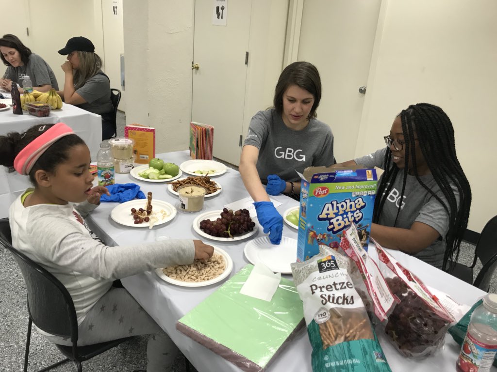 WINNYC_ORG's tweet photo. Today’s #CampWin fun is kicking off with a tasty, reading activity, thanks to today’s amazing #GlobalBrandsGroup volunteers! #gbggivesback #snacktivity #homehopewin https://t.co/1HWCCaqDQD