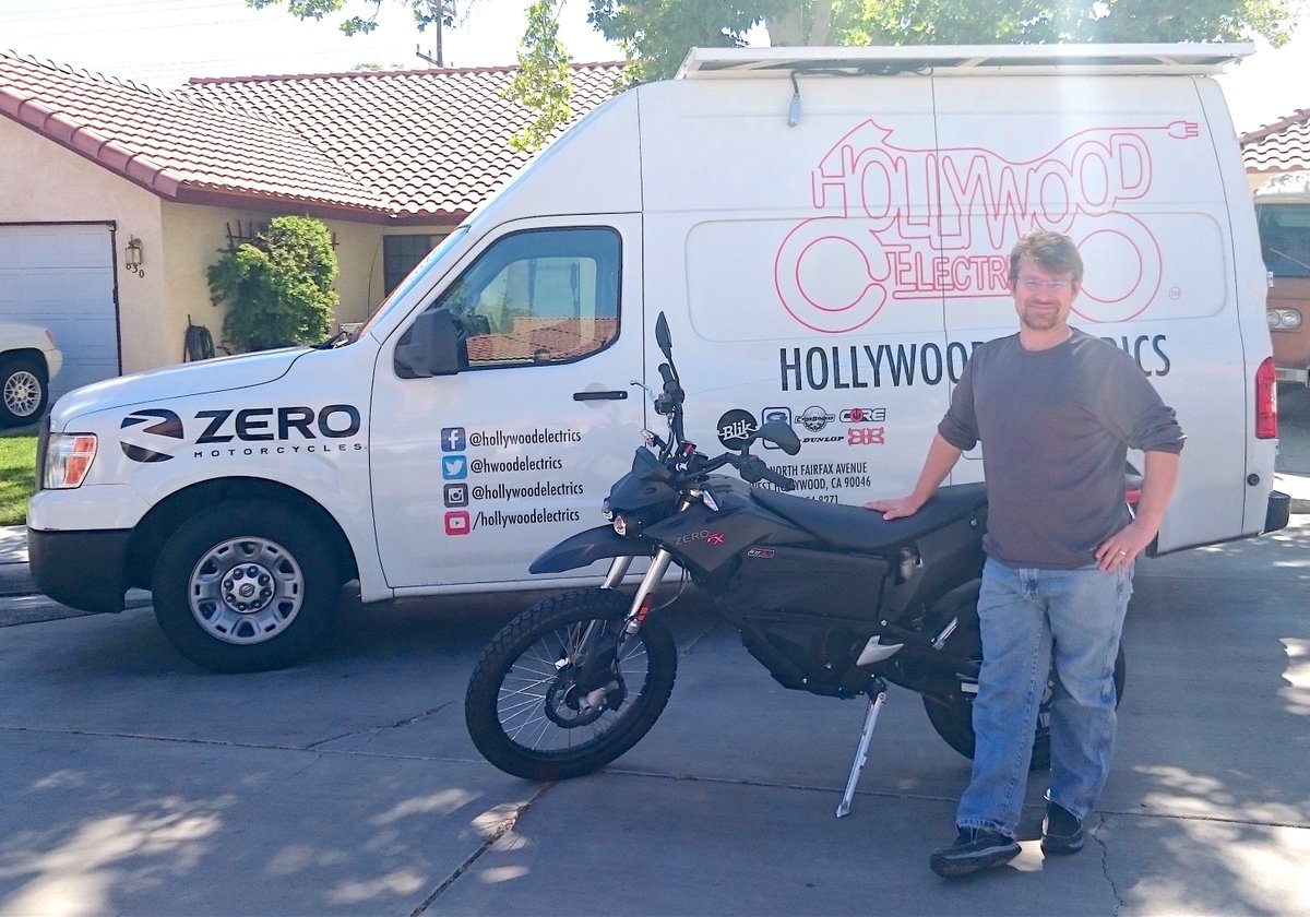 HWoodElectrics's tweet photo. Congrats to Justin on his new '17 #ZeroFX #Motorcycle with Chain Kit!

A long time #HollywoodElectrics #ZeroMotorcycles Rider of ours, he came 150 miles down to #LA from Ridgecrest to demo this beauty, &amp; after trading in his older model we delivered this #eMoto to him directly! https://t.co/yi9mALSvIu