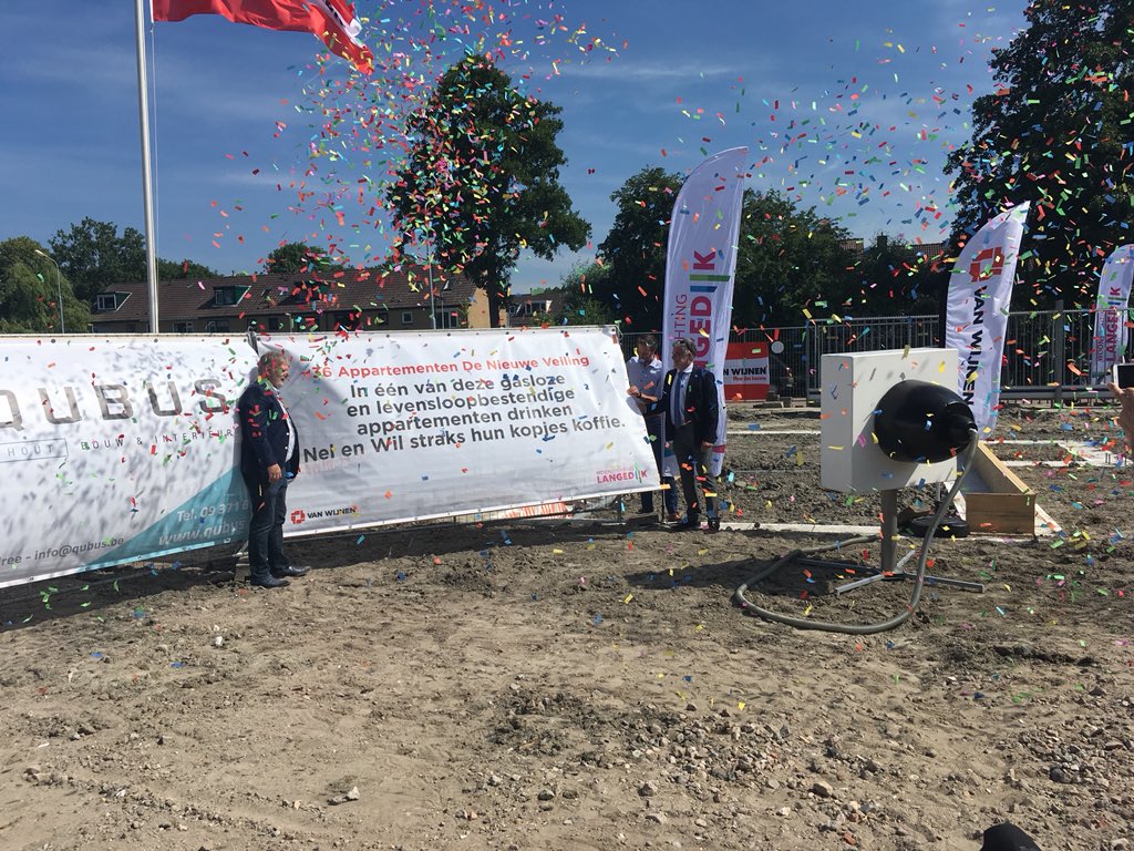 En connected! Vanmiddag de start gevierd van 36 all-electric appartementen in opdracht van #woonstichtinglangedijk te Noord-Scharwoude. Duurzaam, gasloos in @GemLdijk <a href="/VanWijnenGroep/">Van Wijnen</a> #samenbouwen
