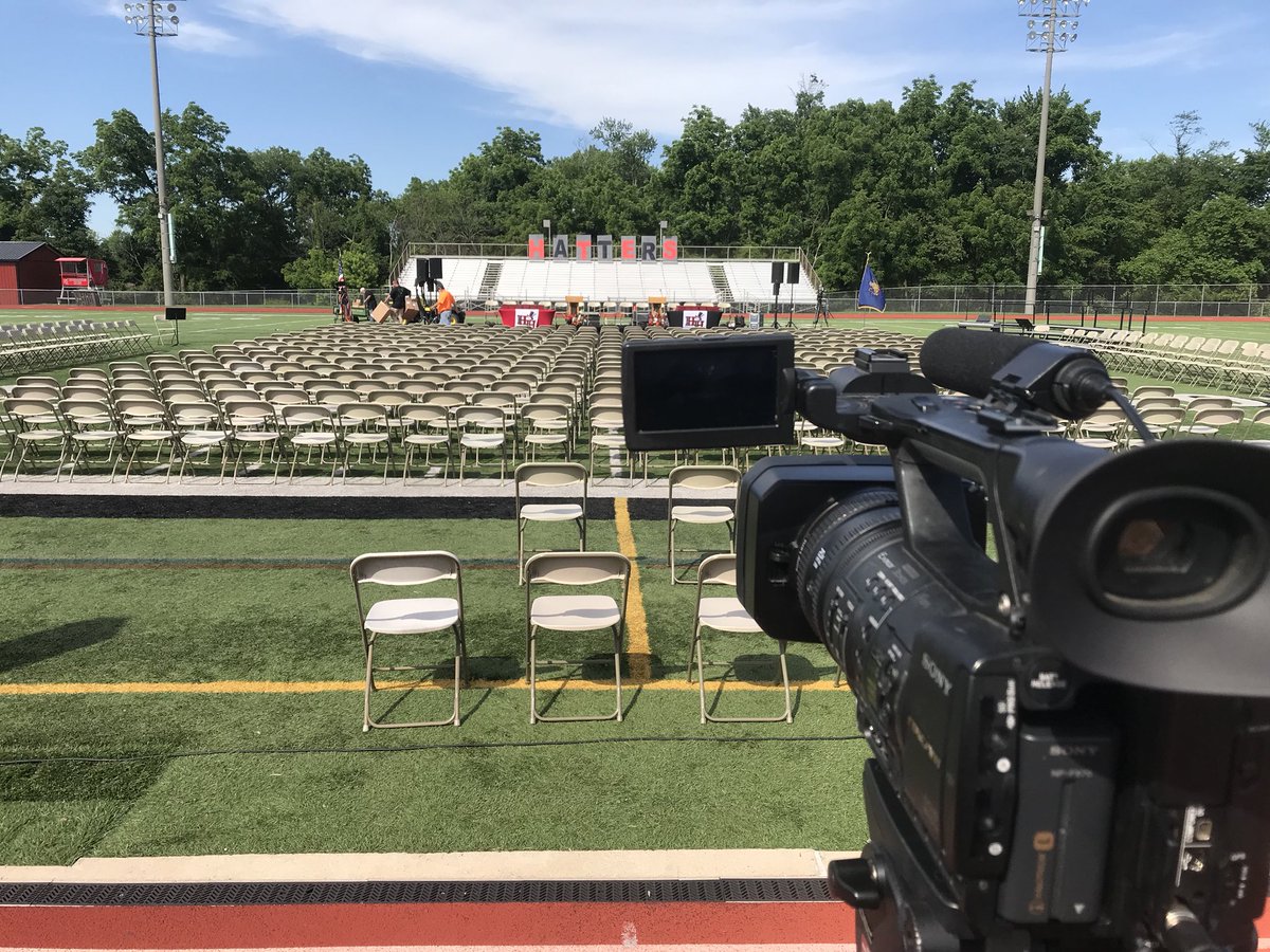 HHTVProductions's tweet photo. Perfect graduation weather! HHTV has live coverage of tonight’s commencement at 6:30 p.m. Congrats @hhhsclassof2018 🎩‼️ https://t.co/VYXtjuftvN