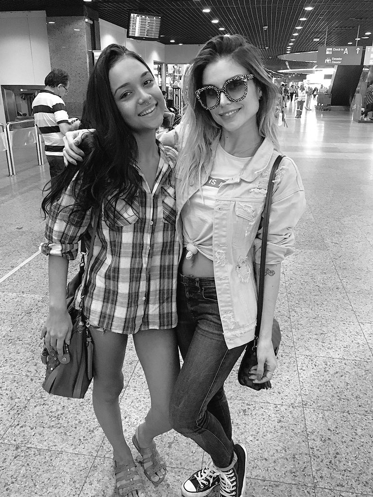 realittynatica's tweet photo. Eu sou a pessoa mais feliz do mundo inteiro @FlavinhaViana @mazangrandi https://t.co/OxbRaNzV3E