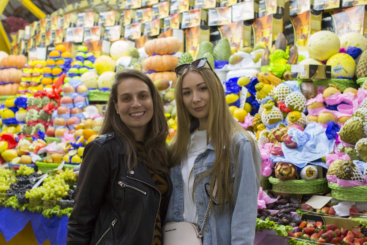 Lufthansa_BR's tweet photo. Dançar um sambinha, fazer amigas na Lapa, conhecer o Mercadão de Sampa com a @amandanoventa, curtir as brisas do Arpoador, turistar no Cristo Redentor: isso e muito mais fez parte do intercâmbio cultural entre Brasil e Rússia que a Aleksandra viveu em #CheckInMoscow. 🇧🇷✈🇷🇺 https://t.co/gfdZF8UOdn