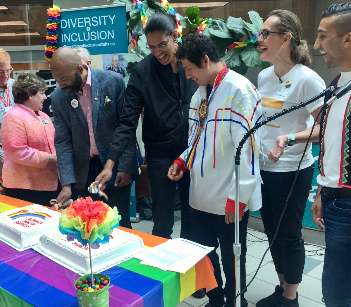 Was honoured to join <a href="/marnipanas/">Marni Panas 🇨🇦</a> <a href="/KeithAndony/">Keith Andony</a> &amp; staff from the Royal Alex Hospital for the first ever #AHSPride celebration. A great new initiative! #yegdt #ableg