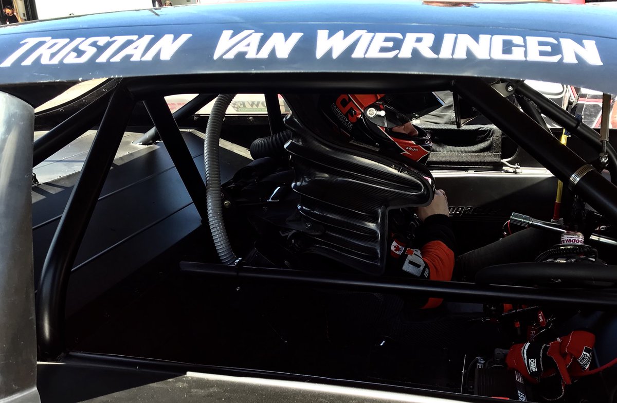 DuroByte_Moto's tweet photo. Getting ready for the second and final practice session of the day @ Berlin Raceway💰 #MoneyInTheBank150 https://t.co/Xbfkdm3VxA