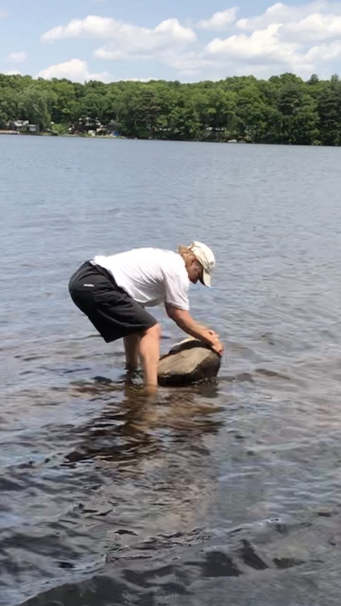 CLEERFITness's tweet image. When ya get caught trying to pick up a stone. #OddObjects #Stones #CLEERFITness Coventry #FitPitRI #Outdoors #FitFunInTheSun #TeamRunEverything