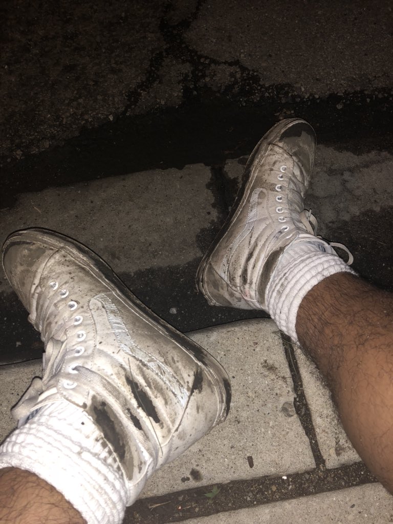 teamtanboyy's tweet photo. And to end the thread, my shoes after the weekend and the group of us that ran into each other on the very last day. @SpringAwakeFest you were one for the books. Until next year! HAPPY SAMF!! #SAMF2018 #springawakening2018 https://t.co/jIKIBRwBuI