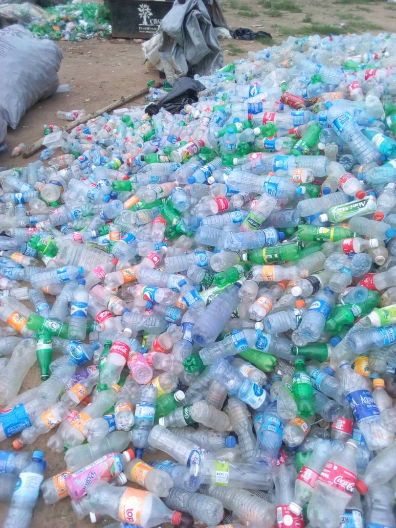 DevTrainNg's tweet photo. The request was simple
Our #EnvironmentAmbassadors understood it &amp; with excited picked these number of plastics
#BeatPlasticsPollution
@FMEnvng @UNEnvironment @ChanjaDattiLtd @dppui2017 @WED2018India @Climate_Aid @ClimateWed @SustyVibes @WHO @environewsng @UNFCCC @beautifulbenue https://t.co/VRs2LPZxg5