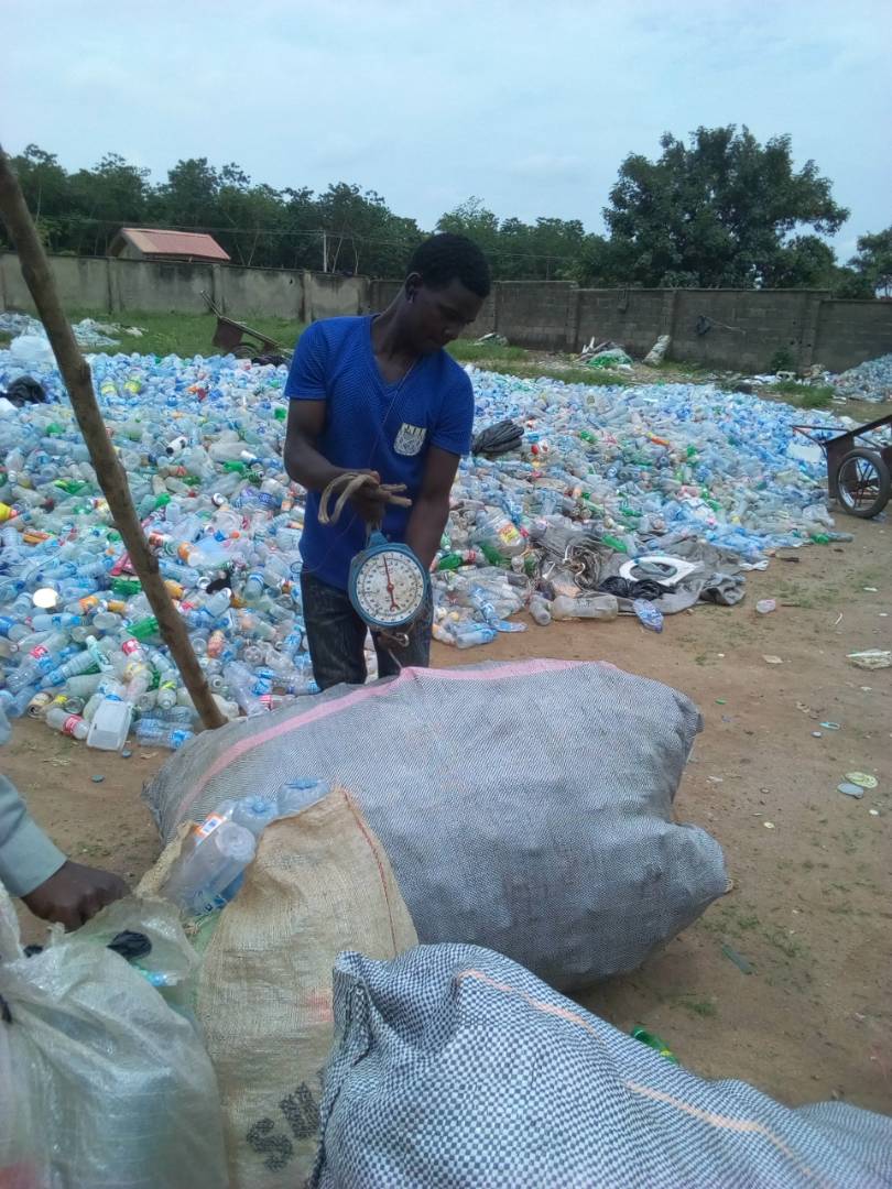 DevTrainNg's tweet photo. The request was simple
Our #EnvironmentAmbassadors understood it &amp; with excited picked these number of plastics
#BeatPlasticsPollution
@FMEnvng @UNEnvironment @ChanjaDattiLtd @dppui2017 @WED2018India @Climate_Aid @ClimateWed @SustyVibes @WHO @environewsng @UNFCCC @beautifulbenue https://t.co/VRs2LPZxg5