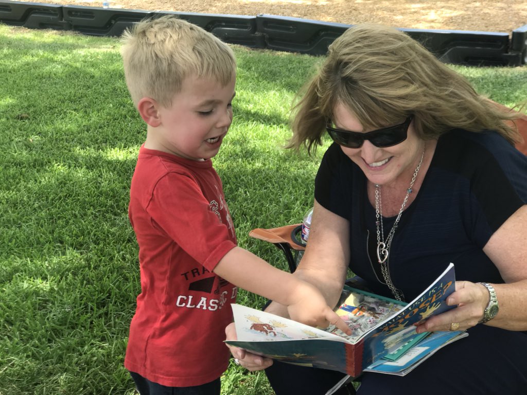 AlvinISD's tweet photo. Thank you @PassmoreElem administrators for coming today to the @AISDBookBus to read to our children! #AlvinISDReads https://t.co/w8Oa0Fh81M