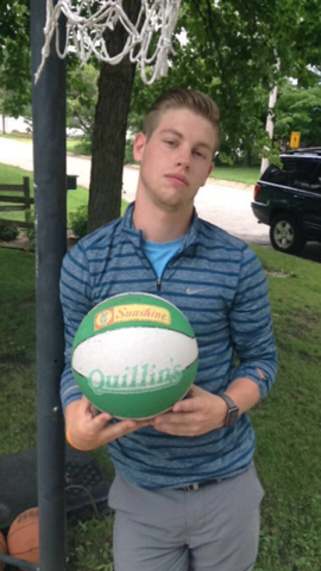 TheNewRisingSun's tweet photo. @ballItUp123 turns 20 years of age today. He will probably spend it playing fortnite and hitting the juul. What a guy Mark raised #RossBossDumps https://t.co/3BY6C9dF9J