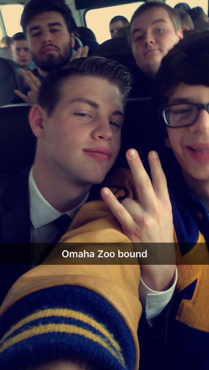 TheNewRisingSun's tweet photo. @ballItUp123 turns 20 years of age today. He will probably spend it playing fortnite and hitting the juul. What a guy Mark raised #RossBossDumps https://t.co/3BY6C9dF9J