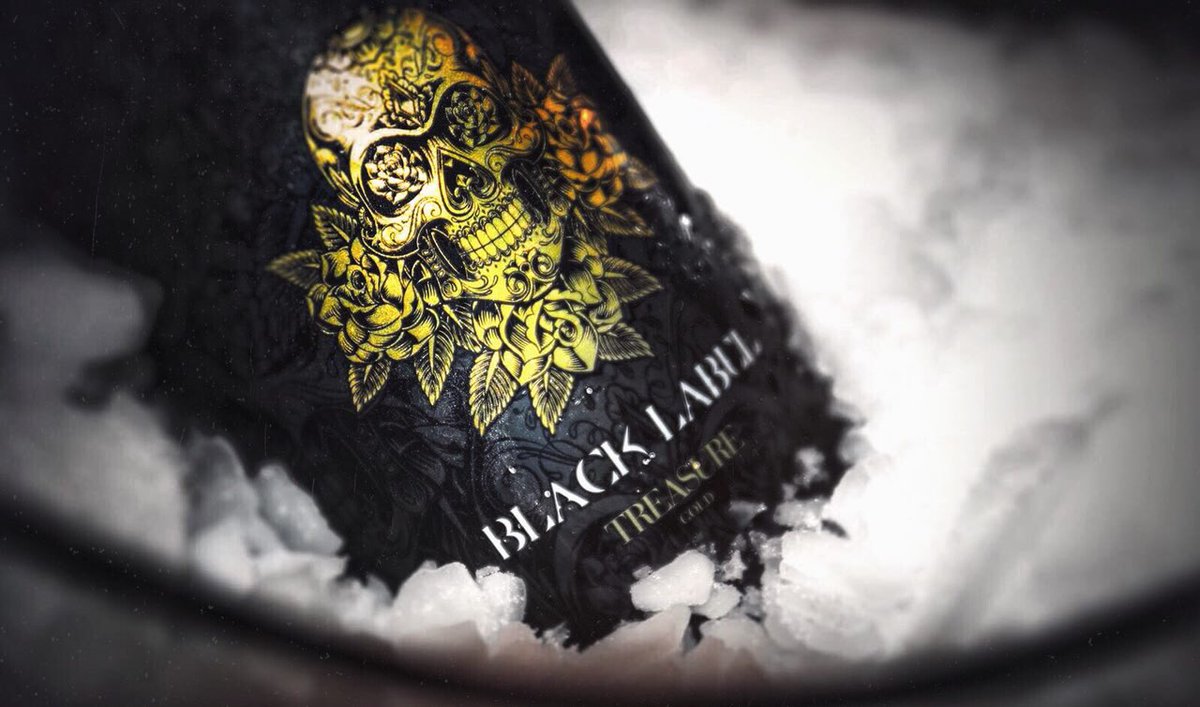 iamTreasureGold's tweet photo. BLACK LABEL 🍾 TREASURE GOLD now available to buy in our online shop at https://t.co/XWn7d0Gl0C 
——————————————————
Desde hoy disponible en nuestra web: TREASURE GOLD - BLACK LABEL 🍾https://t.co/XWn7d0Gl0C 

#treasuregoldmoments #treasuretheblacklabel https://t.co/CRAkkJziNF
