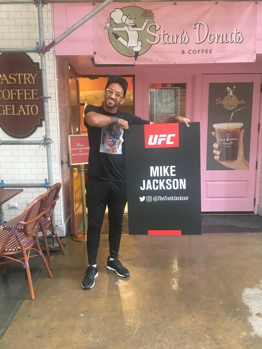 TheTruthJackson's tweet photo. Signing and giving away this poster board if youโre in #Chicago. #UFC225 #TruthvsPunk https://t.co/R8kl5YTKyv