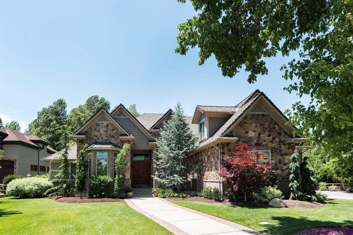 SPoulinRealtor's tweet photo. From ski homes to golf properties and everything in between, we have a property and lifestyle to suit you! View our newest listings for sale in Utah. https://t.co/fTXi0VqpqB https://t.co/uUuRrVFRcu