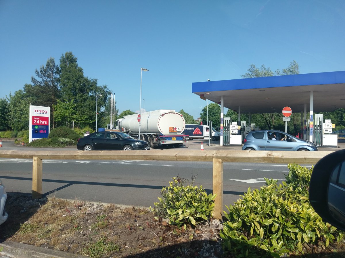 MPNsteve's tweet photo. @Tesco why is it that everytime I want to get fuel on the way to work or on the way home during busy times, the forecourt is blocked off for a tanker delivery? I even tried the going to do the weekly shop as I was desperate for fuel, 30 minutes later IT IS STILL THERE! HELP!!!😢 https://t.co/yjylunSUj5