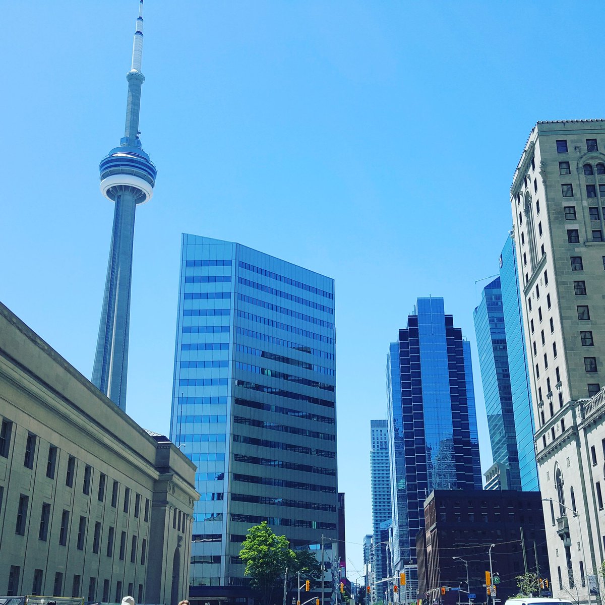TwitTooLou's tweet photo. Catch you later Canada. It's been a blast! #LSACA18 #Toronto #hometime https://t.co/EoAGlmQTn7