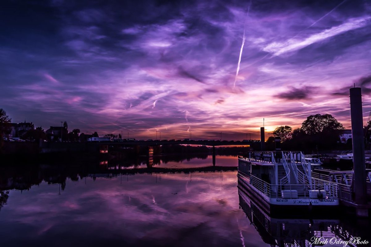 TuViensdAngers's tweet photo. 💜 Coucher de soleil sur le port fluvial d’Angers
📷 : @MrikOdreyPhoto 
https://t.co/EMw66e2qw1

#sunset #port #angers #jaimelanjou https://t.co/rajPQENZSf