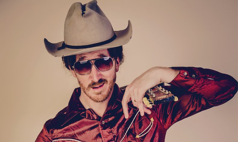 Show_And_Tell's tweet photo. ‘Gag-packed - with the sort of nuanced performance and subtle humour that has already made cult stars of Flight of the Conchords’ ★★★★ Chortle - 'country music star' @TheWilsonDixon is back in the UK and coming to @sohotheatre soon https://t.co/bPKNAKDbSD https://t.co/pOlECSvplW