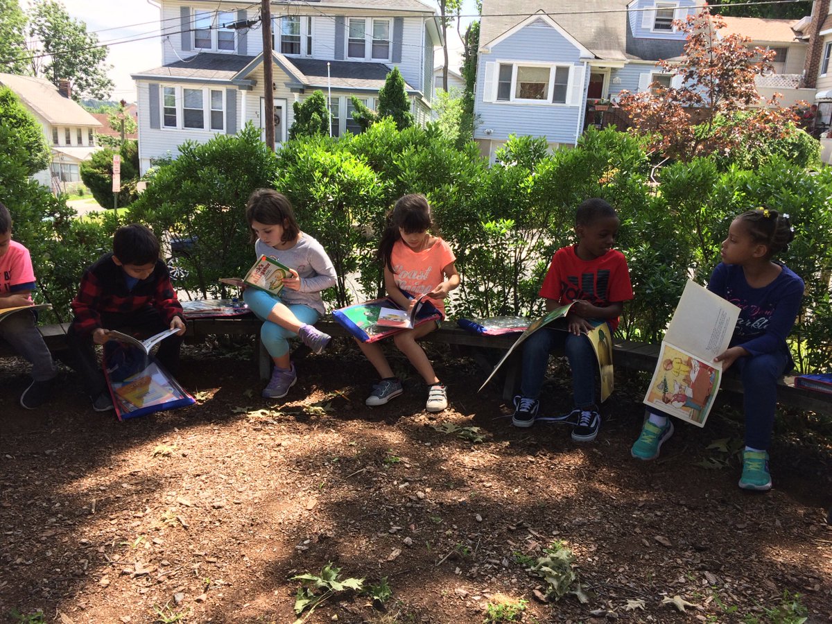 Leslie_Taylor22's tweet photo. It's a beautiful day to read outside #wo2world https://t.co/g0IKpzqcMg