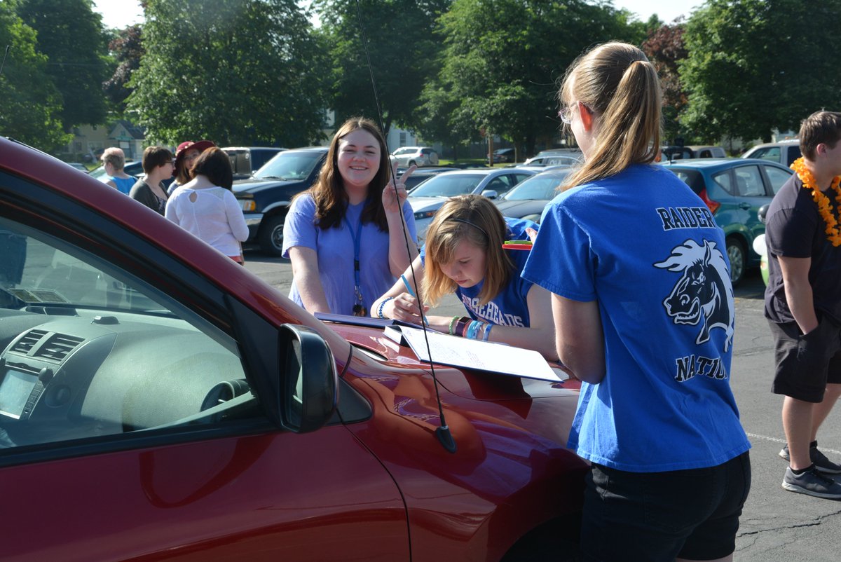 HhdsSchools's tweet photo. A beautiful day for a Senior Celebration. @HHDSClassOf2018 https://t.co/ppunKpYWHz