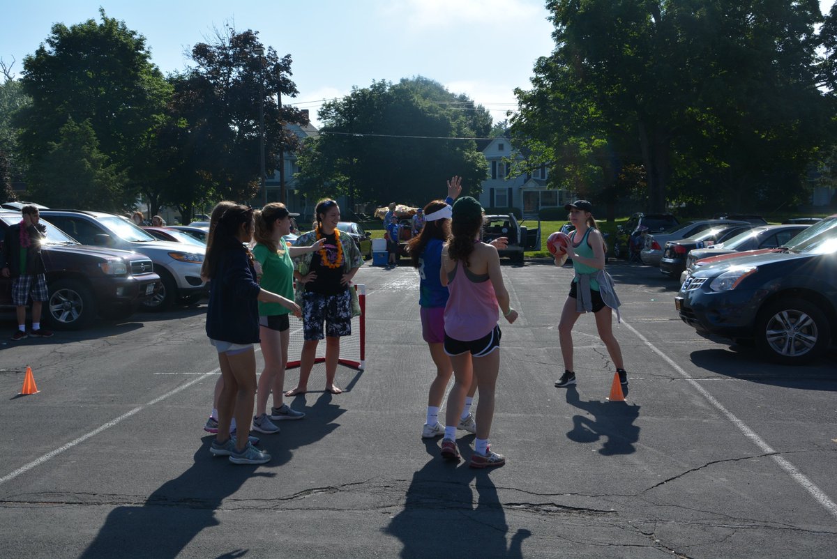 HhdsSchools's tweet photo. A beautiful day for a Senior Celebration. @HHDSClassOf2018 https://t.co/ppunKpYWHz