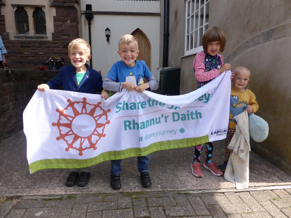 CAFODSouthWales's tweet photo. Great support from the younger members of our parish community for #ShareTheJourney after hearing the short talk at Mass and helping with the card signing #hope #refugees #armsopenwide @CAFOD Learn more at https://t.co/oeYgECjjou https://t.co/FZ4wI3j7HN