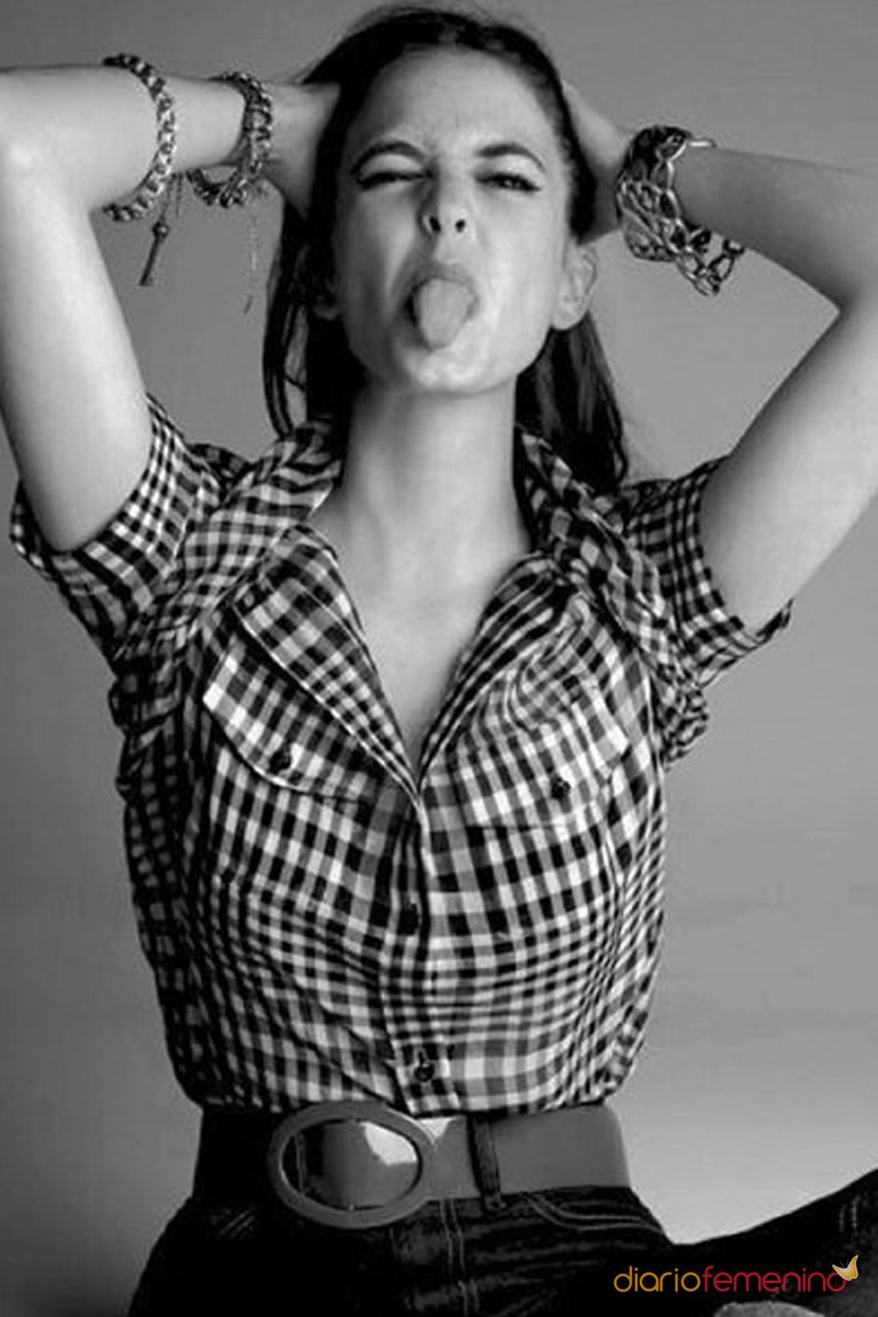 —Cuando <a href="/MissBeaudouin/">Miss Beaudouin.</a> le saca fotos (?)—