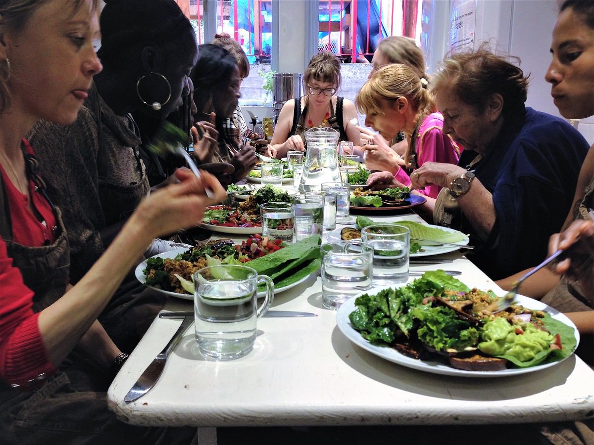 Feeling the heat and looking for some summer salad inspiration? Join us for a FREE sizzling salads class on Weds 20 June  6-8.30pm madeinhackney.org/whats-on/event… Pls RT <a href="/SkintLondon/">Skint London Mag</a> <a href="/growcomm/">Growing Communities</a>