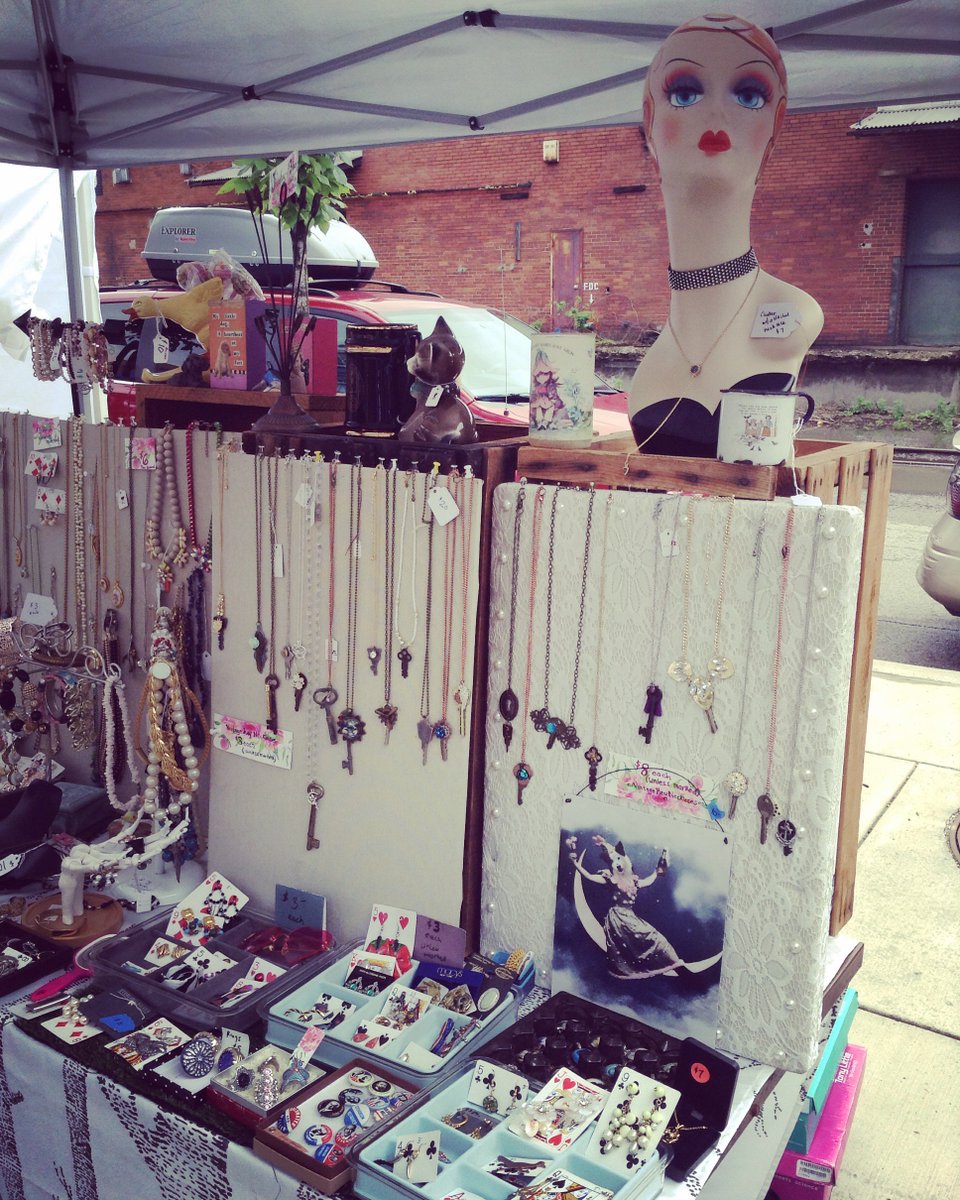 rosebud99w's tweet photo. Selling vintage at the neighborhood flea https://t.co/2taUbApksH