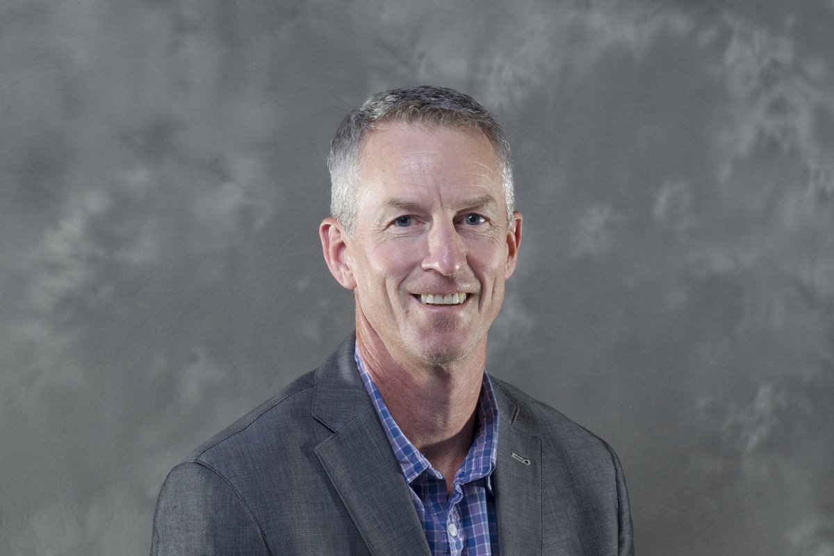 VolleyballAB's tweet image. Congratulations Ron Thomson! He is the recipient of the 2018 #VAMikasaAwards Performance Coach of the Year (Female Category)
@GPRCWolves @MikasaUSA 

Ron led the U16 #GPRCWolves Girls to a Gold in Div 1 Tier 1 #VAChamps