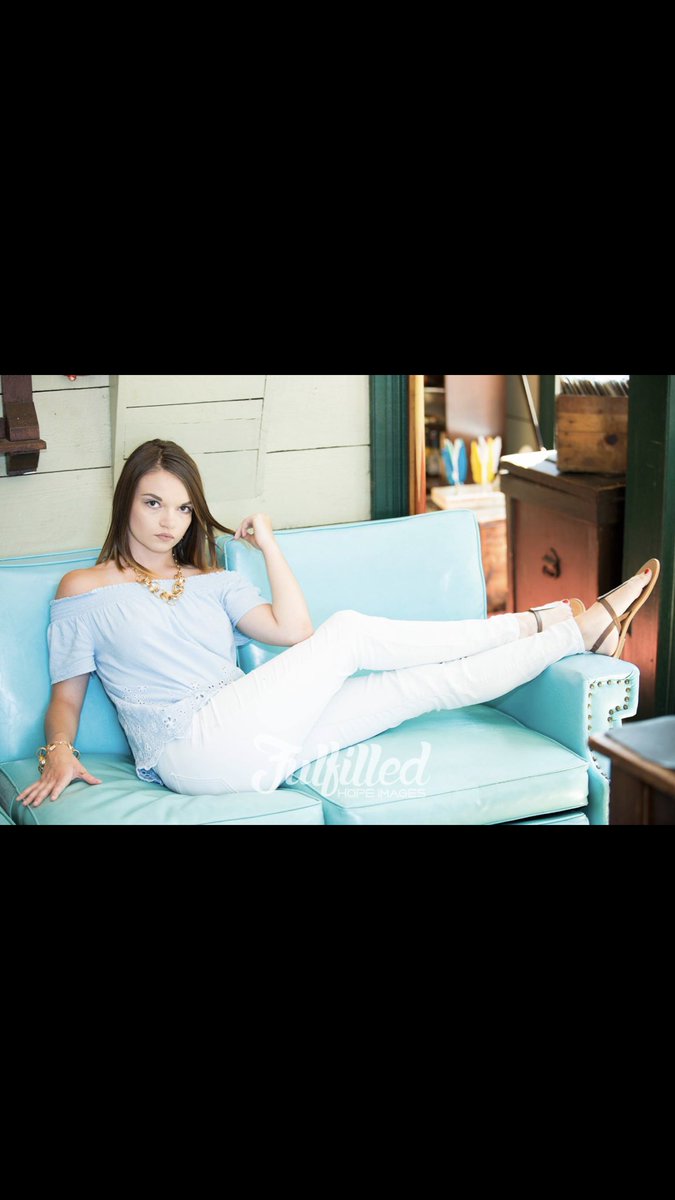 Fulfilled_Hope's tweet photo. Meet Annabelle. She is our new Senior Ambassador from North County High School. We are looking forward to a great year shooting with her! #fulfilledhopeseniors #seniorambassador #senior2019 #missouriseniors #missouriphotographer https://t.co/lrkTYHBz8E