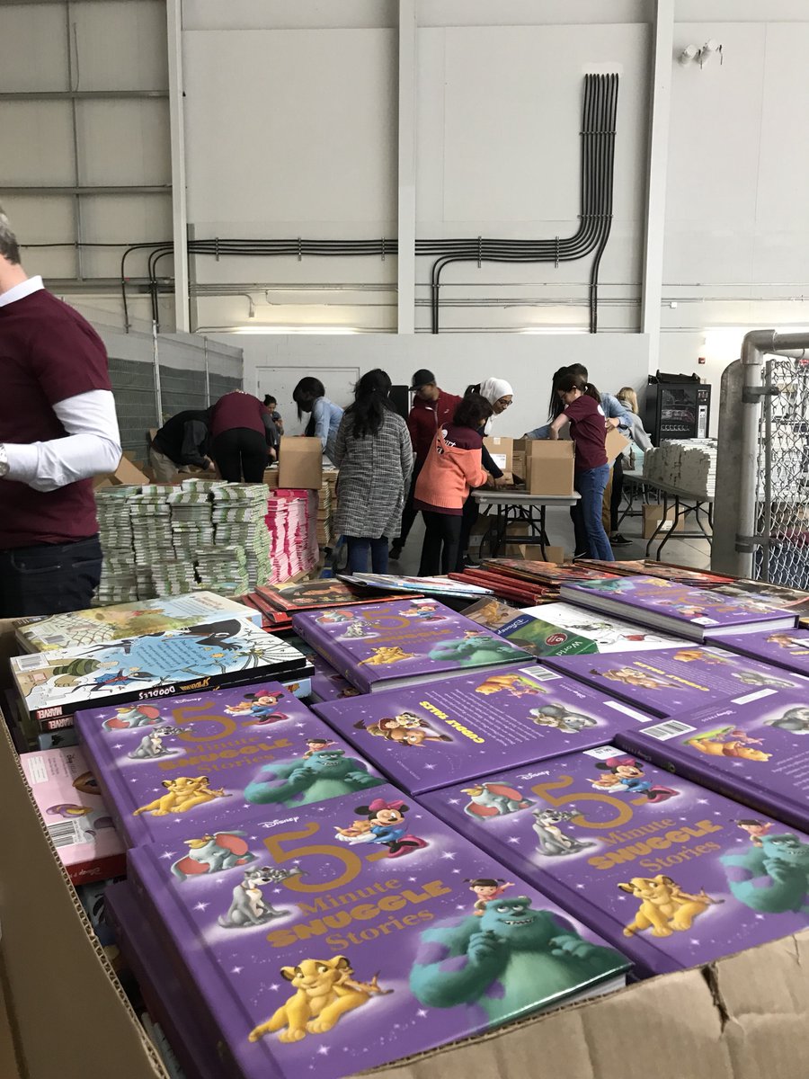 PwC_Canada's tweet photo. Our volunteers had a great time with @FirstBookCanada today! With over 120,000 books donated we had a full day of sorting them for children in need! #pwcproud https://t.co/zCWKZzmwVL