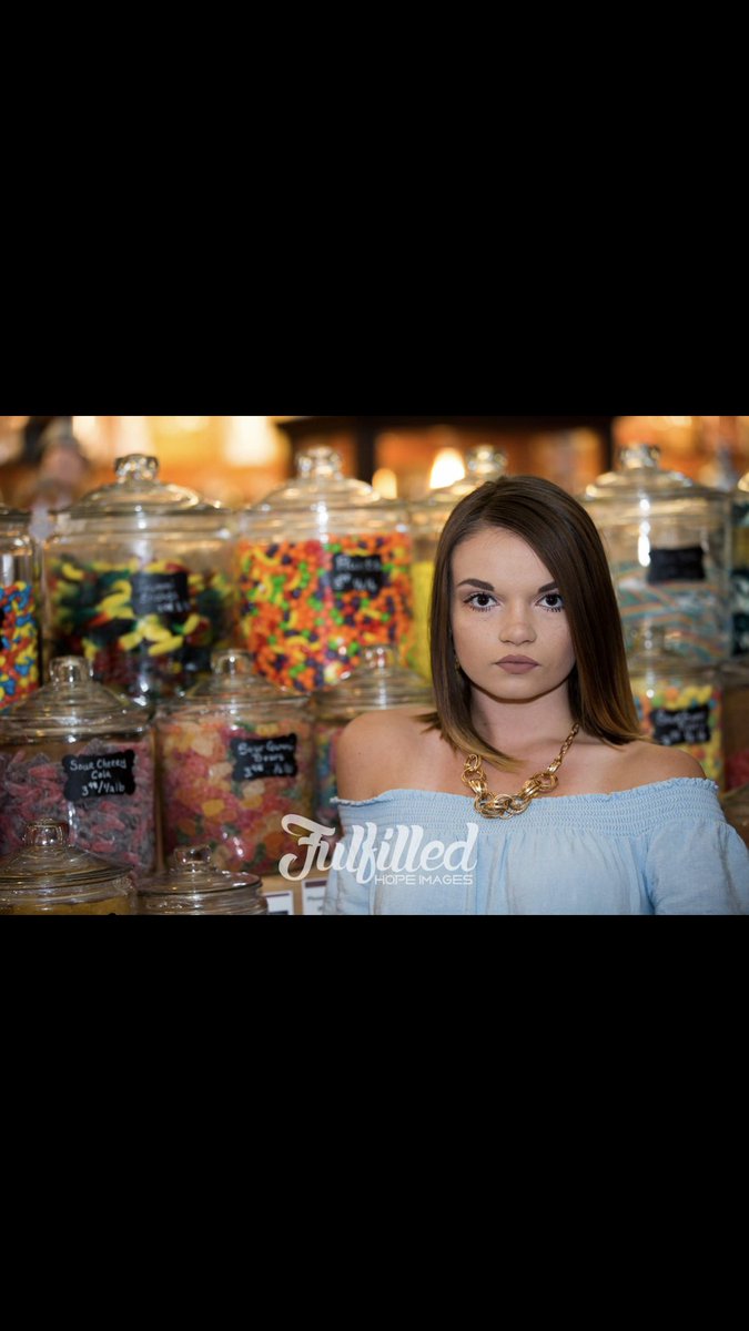 Fulfilled_Hope's tweet photo. Meet Annabelle. She is our new Senior Ambassador from North County High School. We are looking forward to a great year shooting with her! #fulfilledhopeseniors #seniorambassador #senior2019 #missouriseniors #missouriphotographer https://t.co/HzNsg4i8Zb