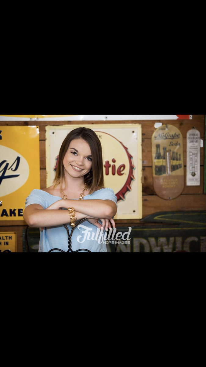 Fulfilled_Hope's tweet photo. Meet Annabelle. She is our new Senior Ambassador from North County High School. We are looking forward to a great year shooting with her! #fulfilledhopeseniors #seniorambassador #senior2019 #missouriseniors #missouriphotographer https://t.co/HzNsg4i8Zb