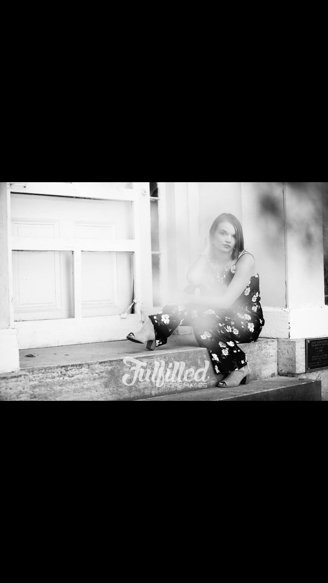Fulfilled_Hope's tweet photo. Meet Annabelle. She is our new Senior Ambassador from North County High School. We are looking forward to a great year shooting with her! #fulfilledhopeseniors #seniorambassador #senior2019 #missouriseniors #missouriphotographer https://t.co/WVUOBDYcFx