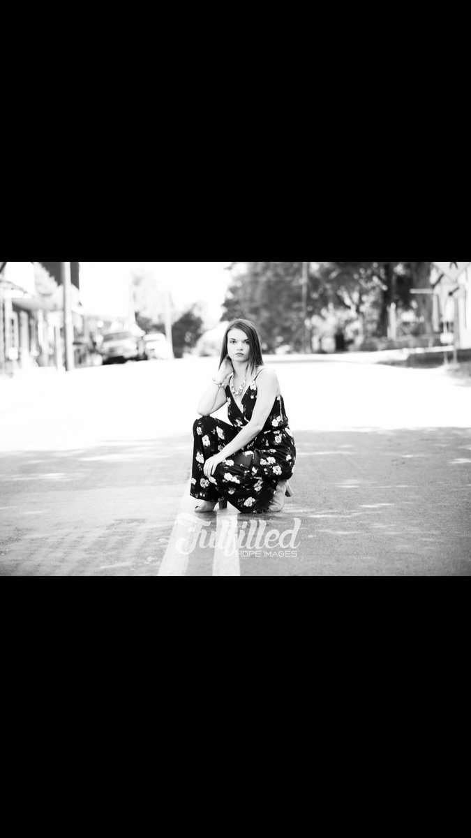 Fulfilled_Hope's tweet photo. Meet Annabelle. She is our new Senior Ambassador from North County High School. We are looking forward to a great year shooting with her! #fulfilledhopeseniors #seniorambassador #senior2019 #missouriseniors #missouriphotographer https://t.co/WVUOBDYcFx
