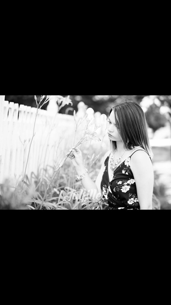 Fulfilled_Hope's tweet photo. Meet Annabelle. She is our new Senior Ambassador from North County High School. We are looking forward to a great year shooting with her! #fulfilledhopeseniors #seniorambassador #senior2019 #missouriseniors #missouriphotographer https://t.co/c0cAO2KGFp
