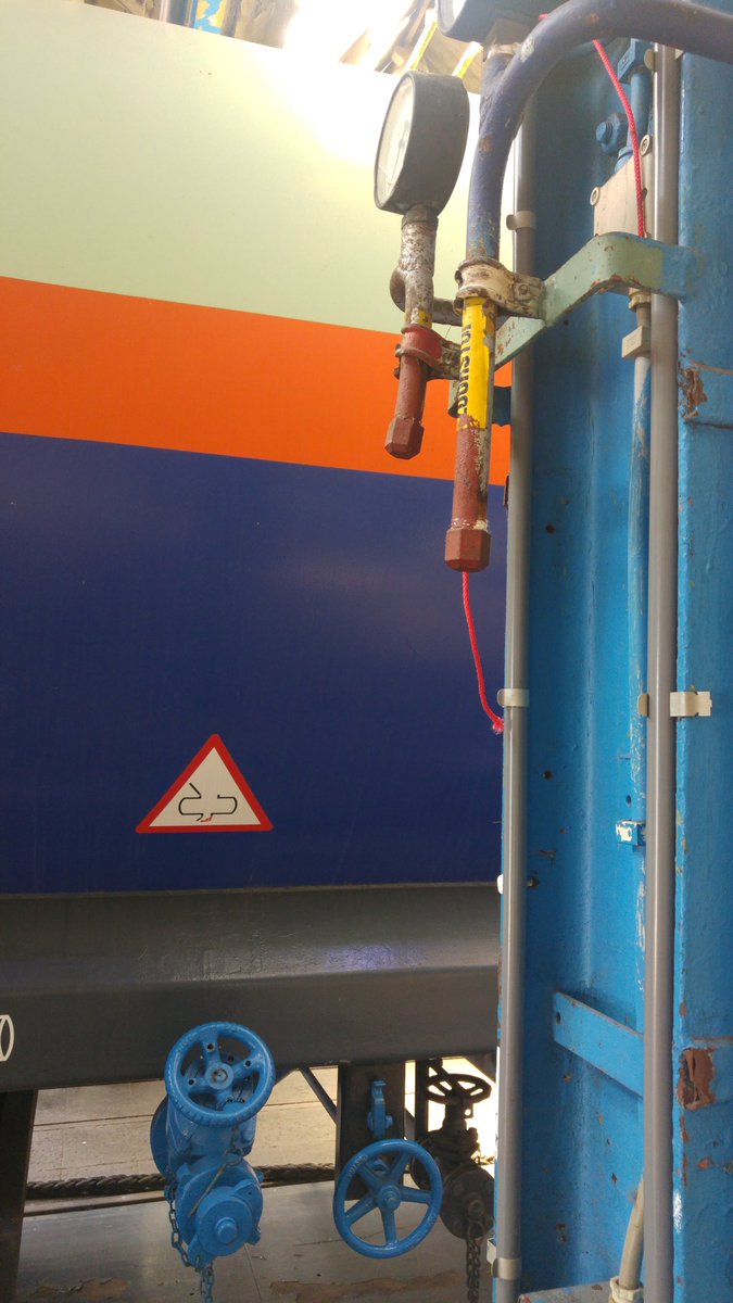 oraesque's tweet image. Impressions of a great location
⭐⭐🚂⭐⭐
#rijtuigenloods #tech18 #nloug_tech18 #techexperience