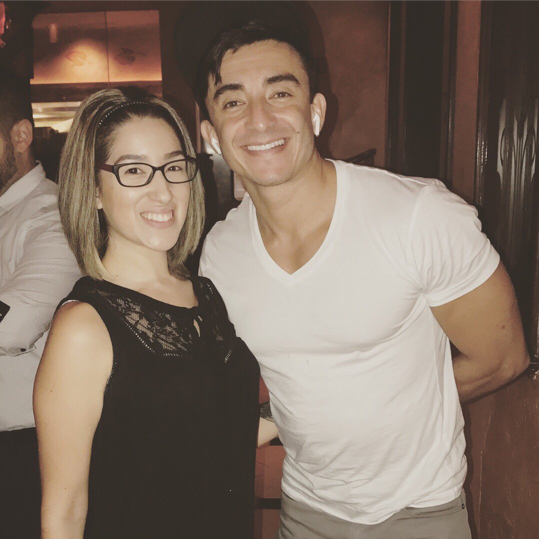 queenabigail__'s tweet photo. I can't get over the fact I saw him at my job 😍😍😍 #InLove #Jota #SinSenosNoHayParaiso #SinSenosSiHayParaiso #Novela #Telenovela #Telemundo #TelemundoNow #TheCheesecakeFactory #Hostess https://t.co/tu1GmtPlmE