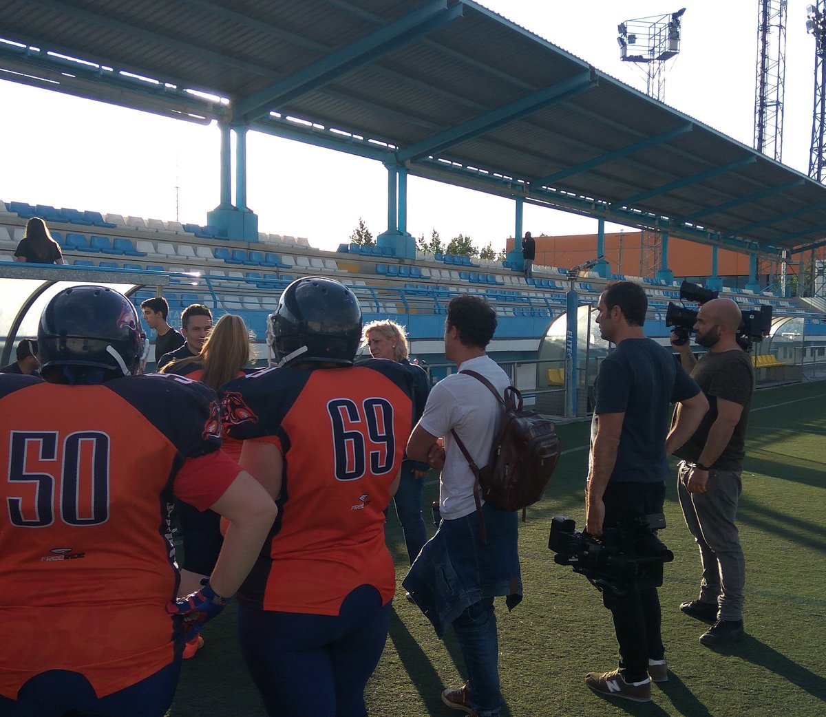 GranadaLions's tweet photo. Hoy hemos tenido el placer de estar grabando junto a @mediasetcom ¡Muchas gracias por todo! #Mediaset #americanfootball @sercotelhoteles @mcdonalds_granada @NeptunoCC @RSportFootball @SercotelSports https://t.co/NT94aYHcsR