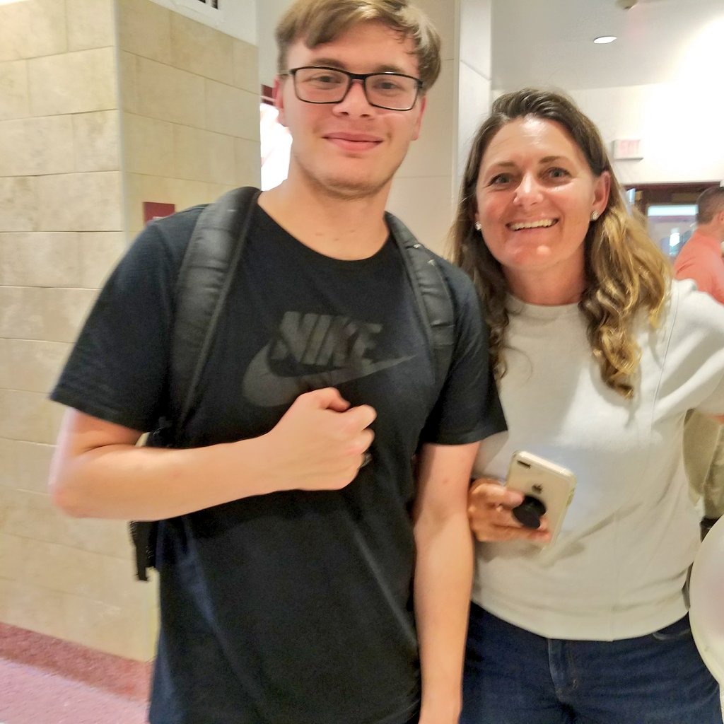 vlietschools's tweet image. Hugs and best wishes to the Class of 2018👨‍🎓👩‍🎓 on the #lastdayofclasses at WJSHS. @SuptCaplan @coachfoust @vlietwebster @WJSHSPrincipal