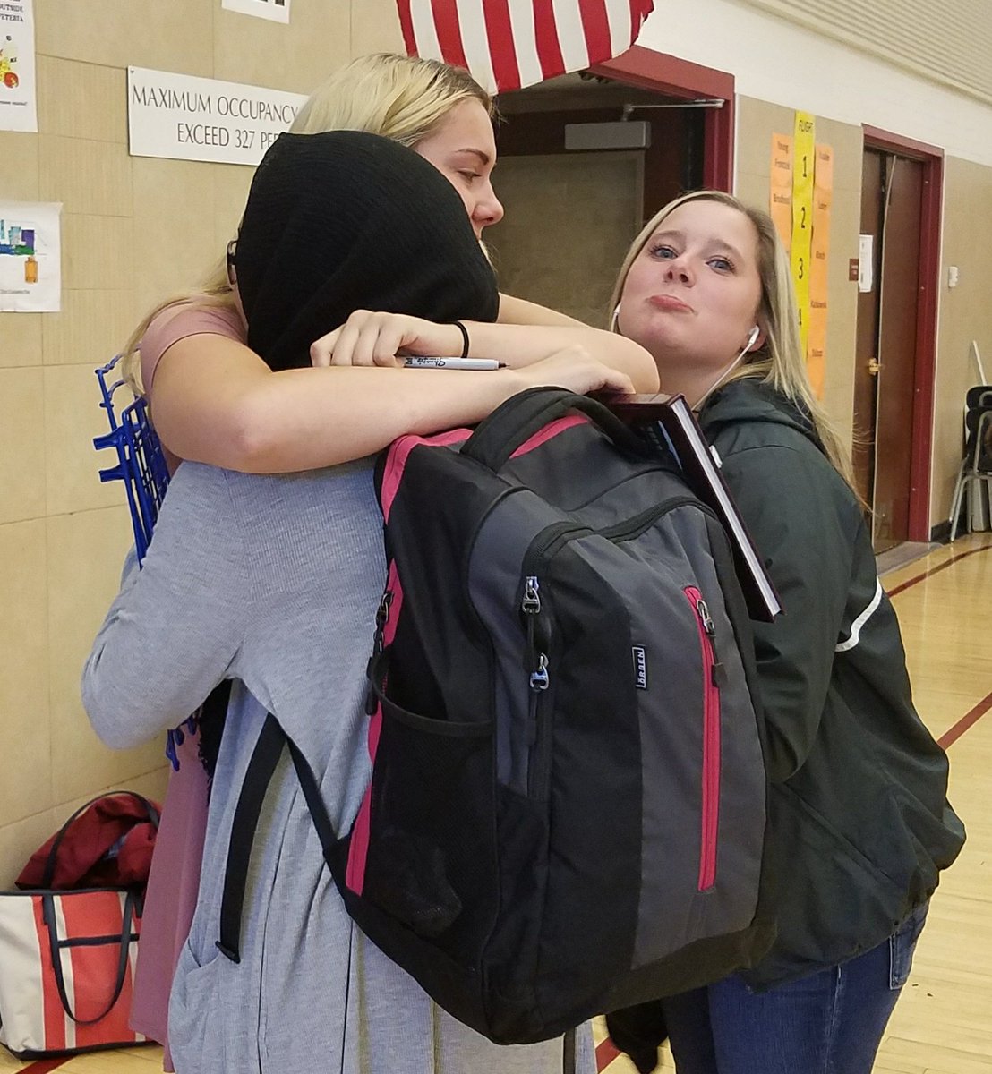 vlietschools's tweet image. Hugs and best wishes to the Class of 2018👨‍🎓👩‍🎓 on the #lastdayofclasses at WJSHS. @SuptCaplan @coachfoust @vlietwebster @WJSHSPrincipal